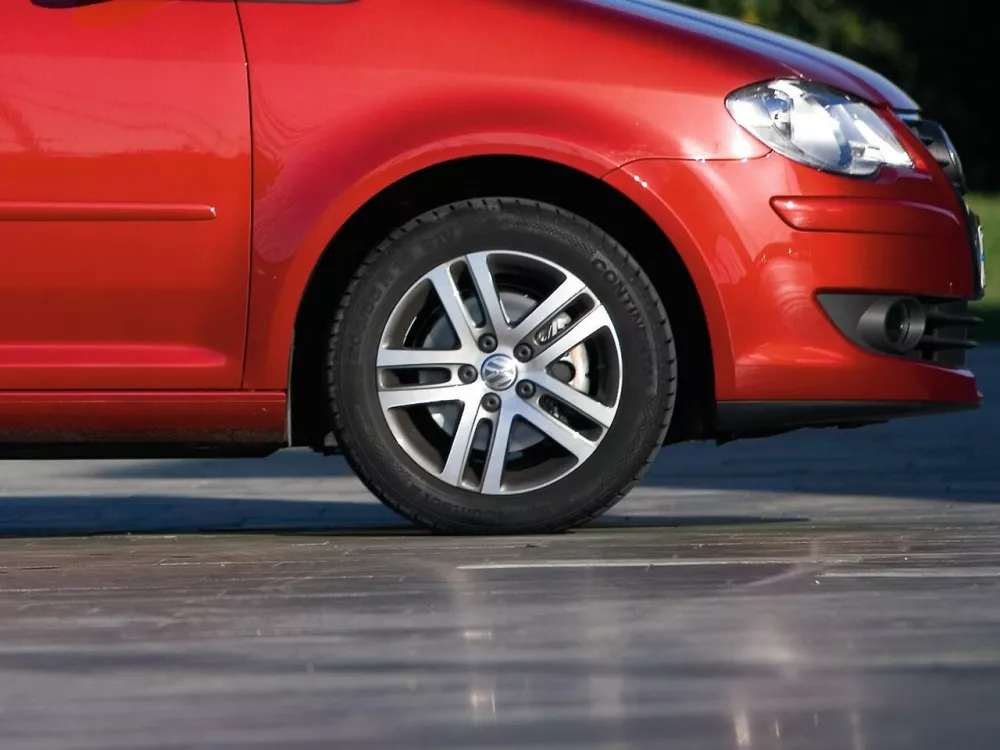 Автомобиль Volkswagen Touran I Рестайлинг Компактвэн