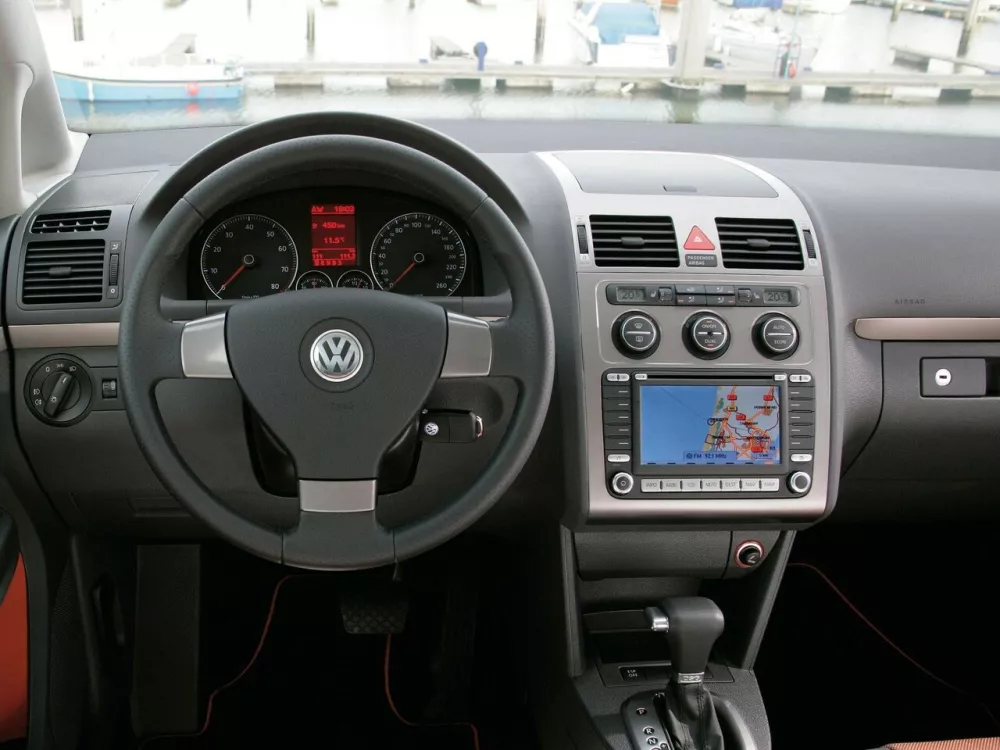 Автомобиль Volkswagen Touran I Рестайлинг Компактвэн Cross