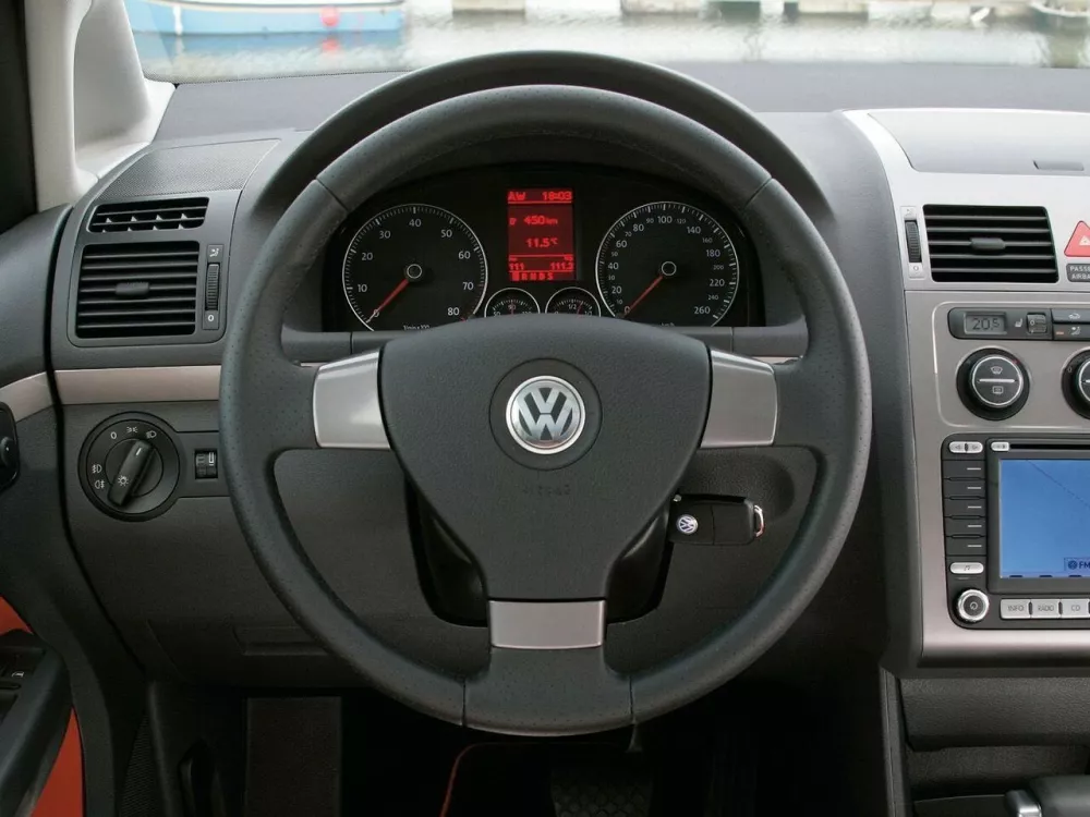 Автомобиль Volkswagen Touran I Рестайлинг Компактвэн Cross