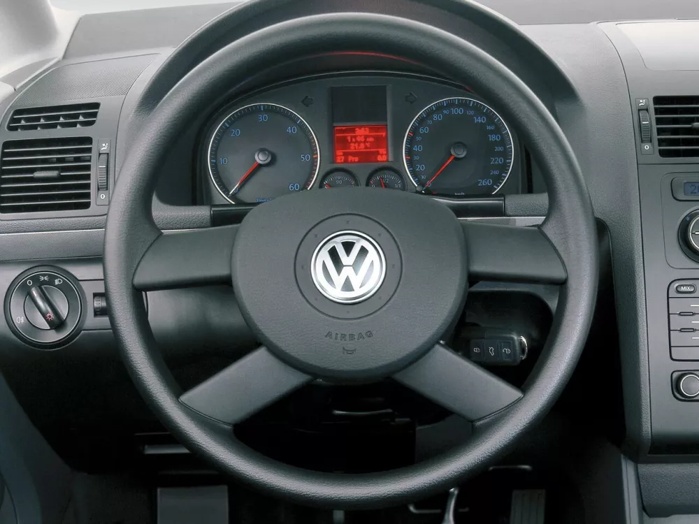 Автомобиль Volkswagen Touran I Компактвэн