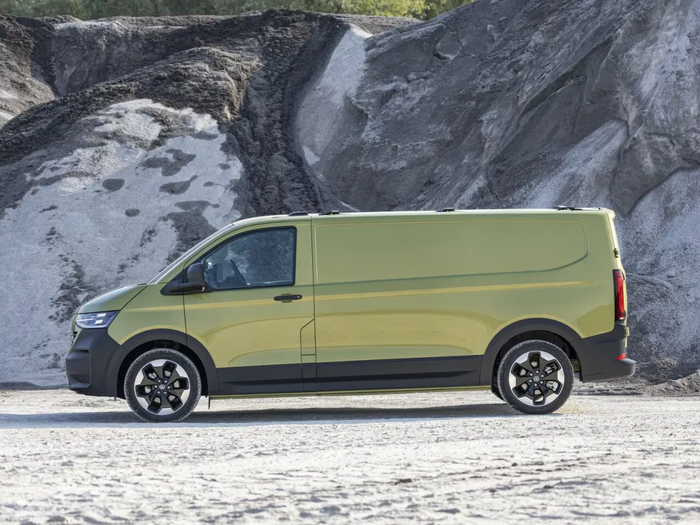 Автомобиль Volkswagen Transporter T7 Фургон Long