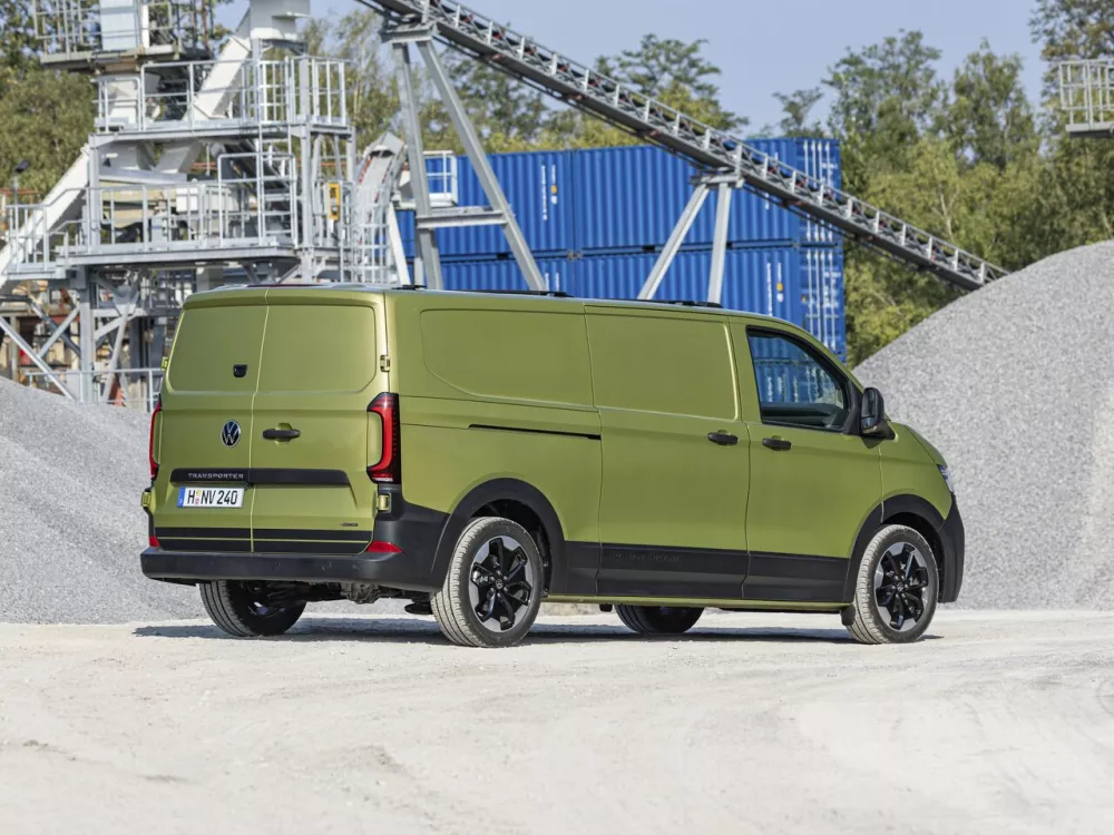 Автомобиль Volkswagen Transporter T7 Фургон Long
