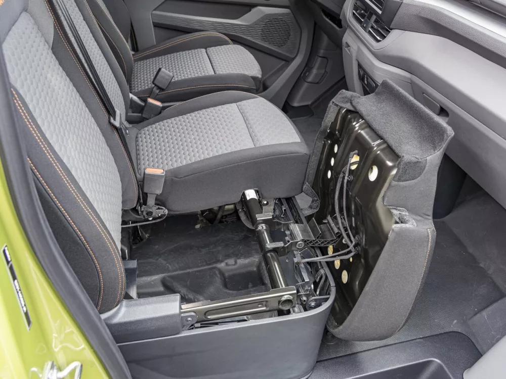 Автомобиль Volkswagen Transporter T7 Фургон Long
