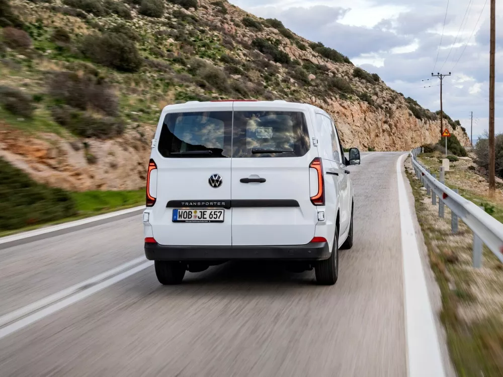 Автомобиль Volkswagen Transporter T7 Фургон