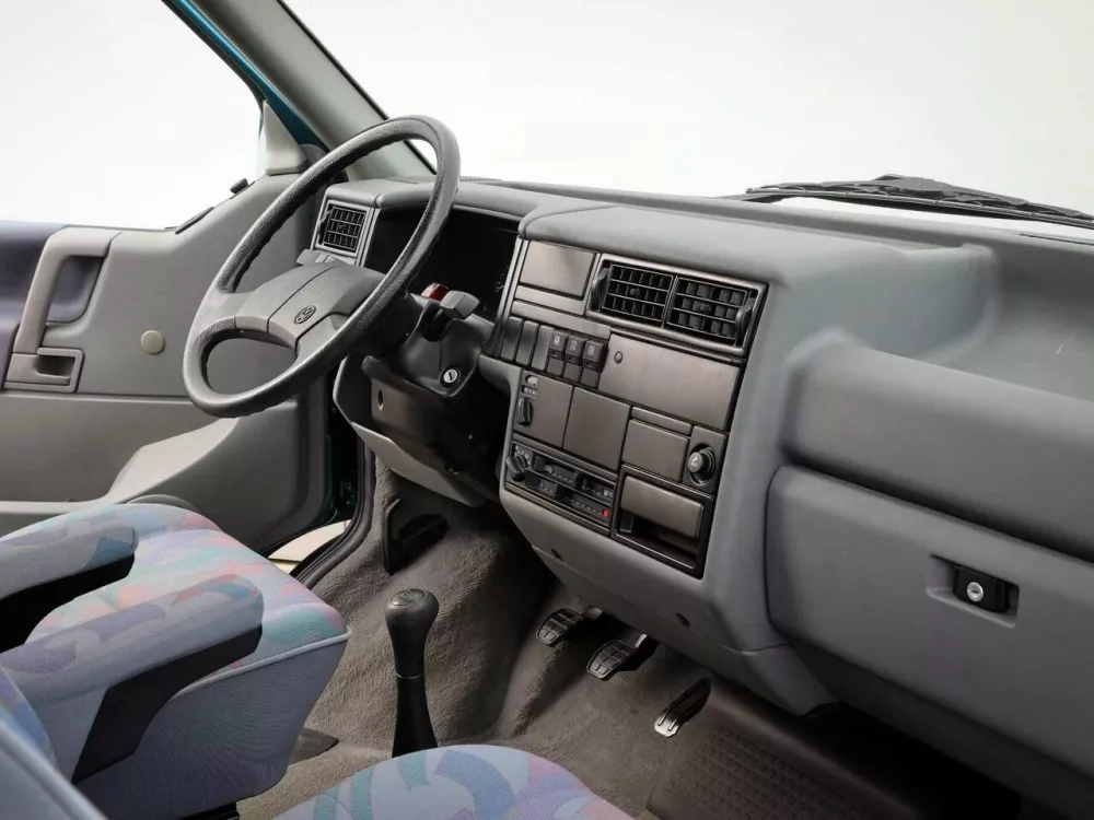 Автомобиль Volkswagen Transporter T4 Минивэн