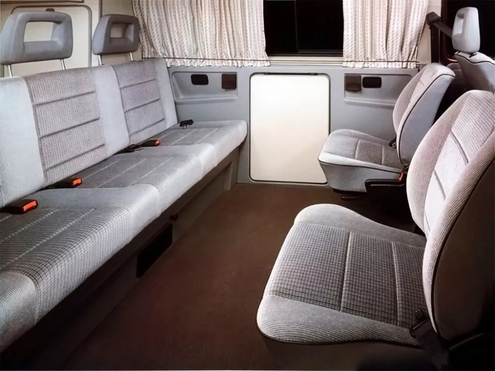 Автомобиль Volkswagen Transporter T3 Минивэн