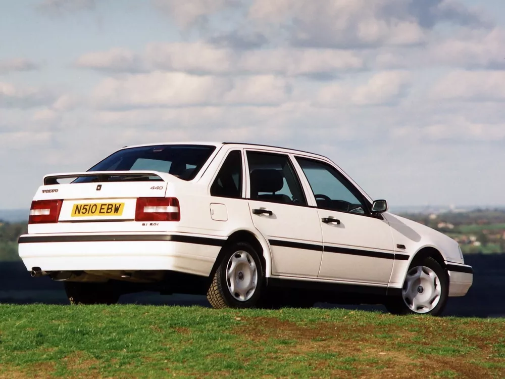 Автомобиль Volvo 440 Хэтчбек (5 дверей)