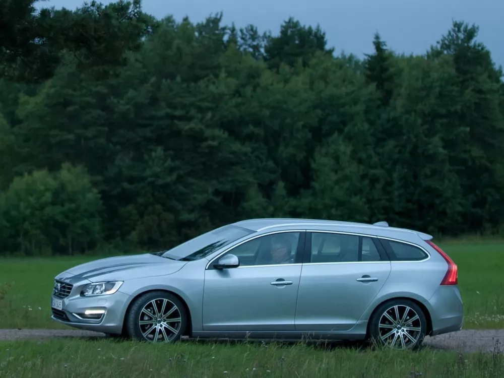 Автомобиль Volvo V60 I Рестайлинг Универсал (5 дверей)