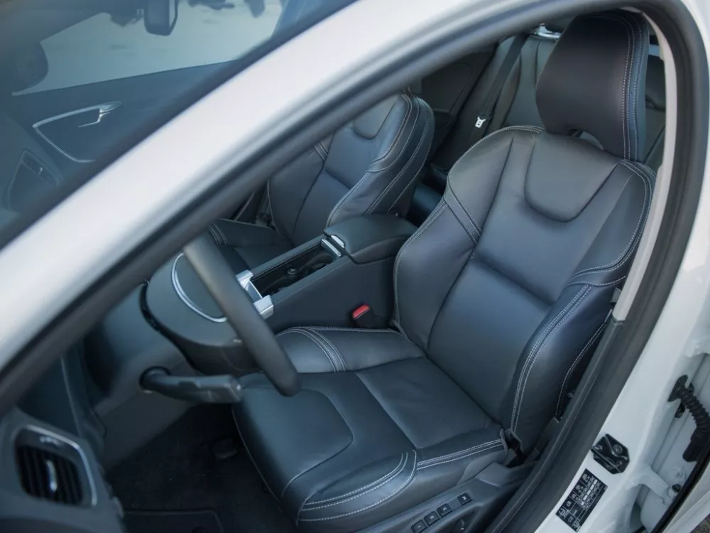 Автомобиль Volvo V60 I Рестайлинг Универсал (5 дверей) Plug-in-Hybrid