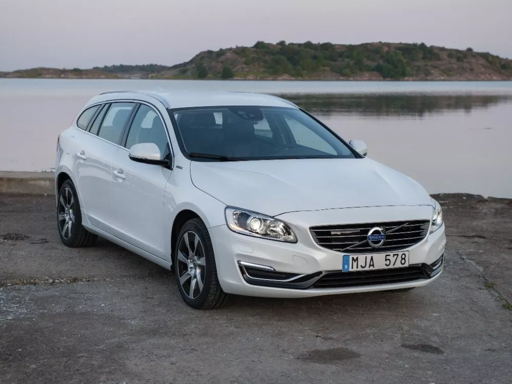 Автомобиль Volvo V60 I Рестайлинг Универсал (5 дверей) Plug-in-Hybrid