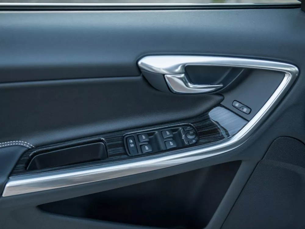 Автомобиль Volvo V60 I Рестайлинг Универсал (5 дверей) Plug-in-Hybrid