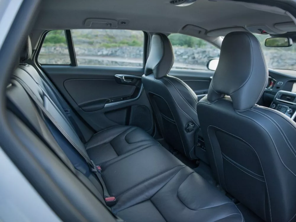 Автомобиль Volvo V60 I Рестайлинг Универсал (5 дверей) Plug-in-Hybrid