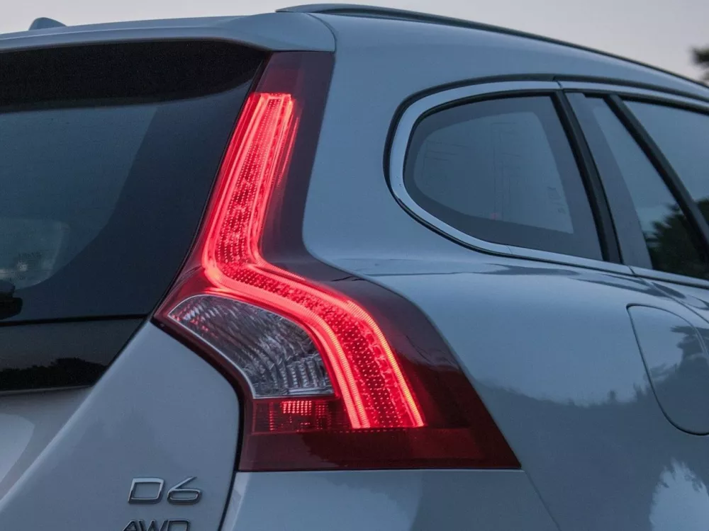 Автомобиль Volvo V60 I Рестайлинг Универсал (5 дверей) Plug-in-Hybrid